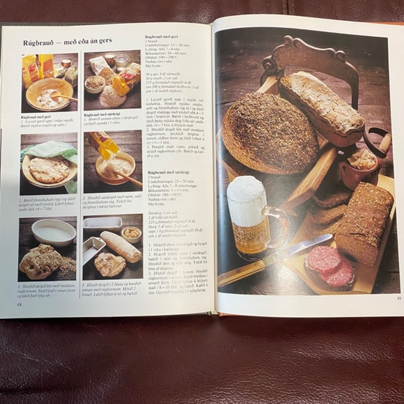 Icelandic language Recipe Book / Heimabakað brauð - Homemade Bread - Picture 4 of 6